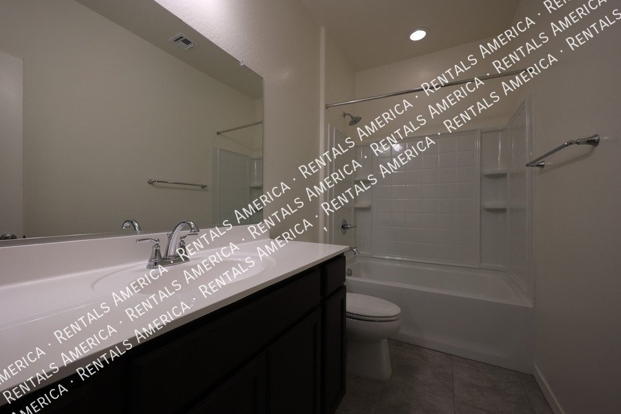 1142 E Westwood Dr property image