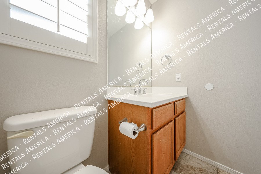 Great Tempe home with a pool! property image