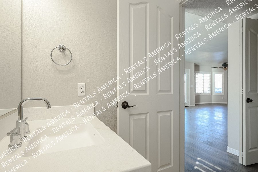 Great Tempe home with a pool! property image