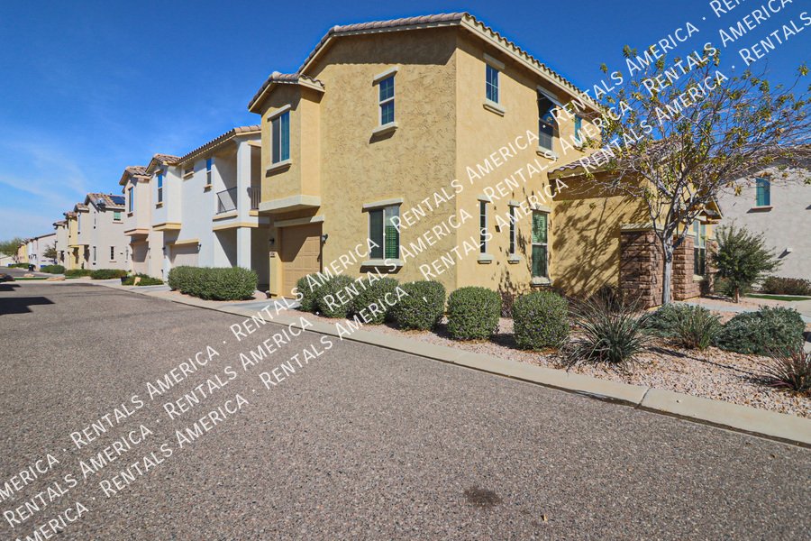 Beautiful 3 bedroom home in Sierra Montana Community! property image
