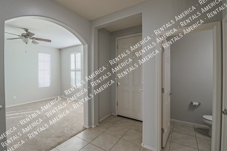 Beautiful 3 bedroom home in Sierra Montana Community! property image