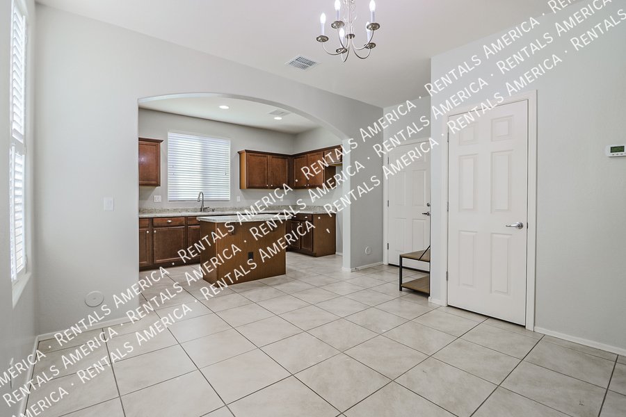 Beautiful 3 bedroom home in Sierra Montana Community! property image