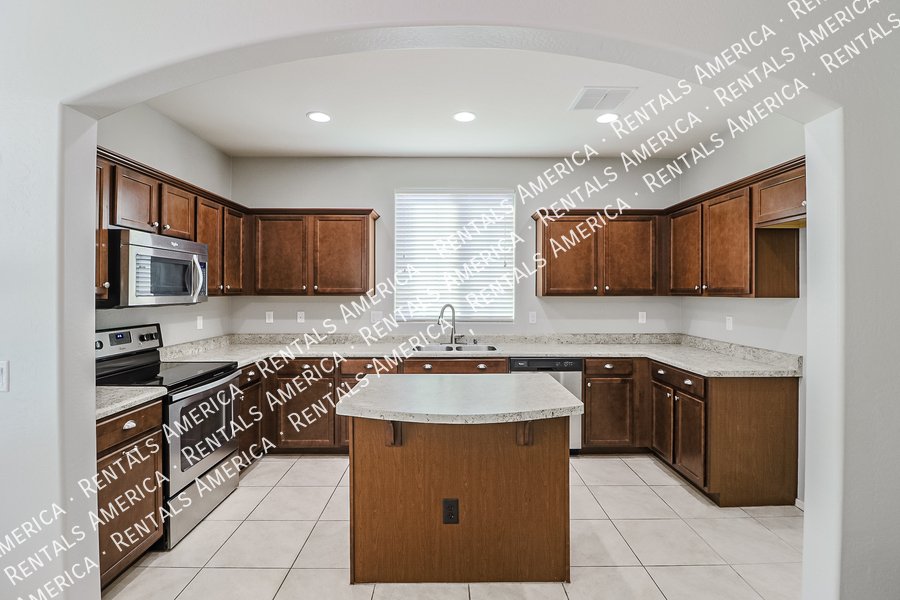 Beautiful 3 bedroom home in Sierra Montana Community! property image