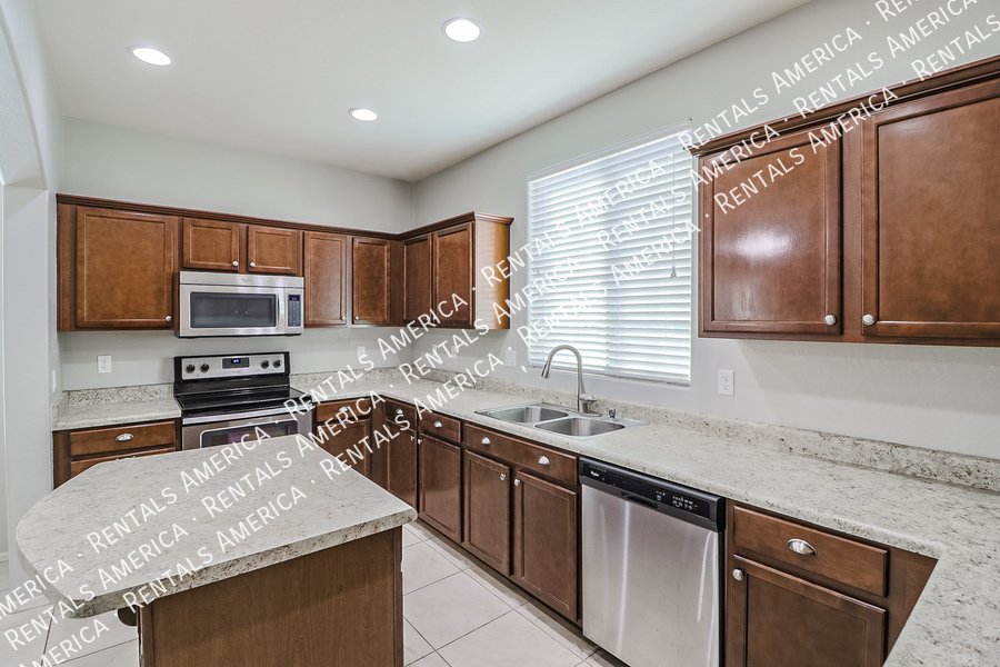 Beautiful 3 bedroom home in Sierra Montana Community! property image
