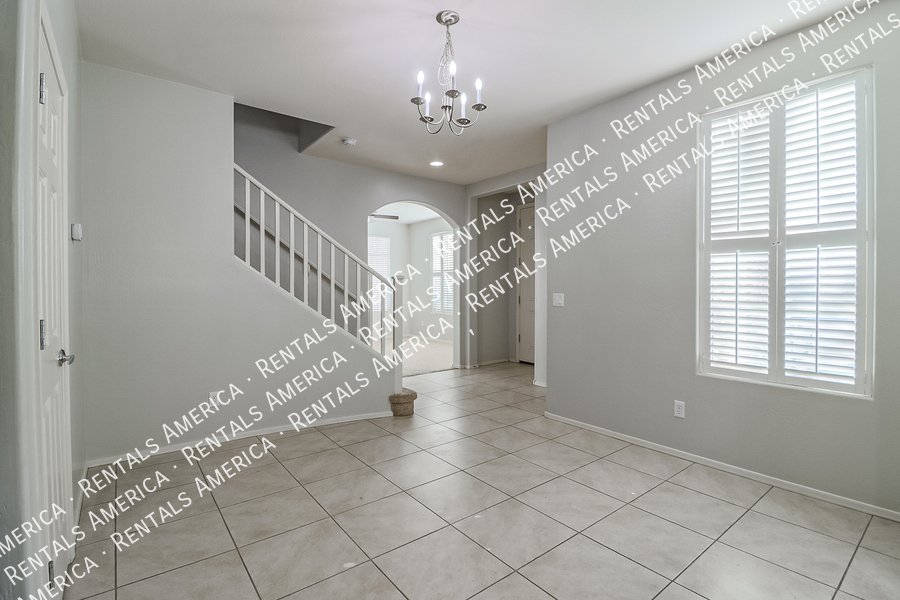 Beautiful 3 bedroom home in Sierra Montana Community! property image