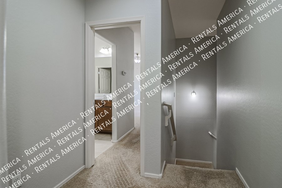 Beautiful 3 bedroom home in Sierra Montana Community! property image