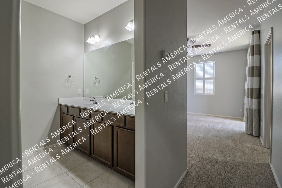 Beautiful 3 bedroom home in Sierra Montana Community! property image