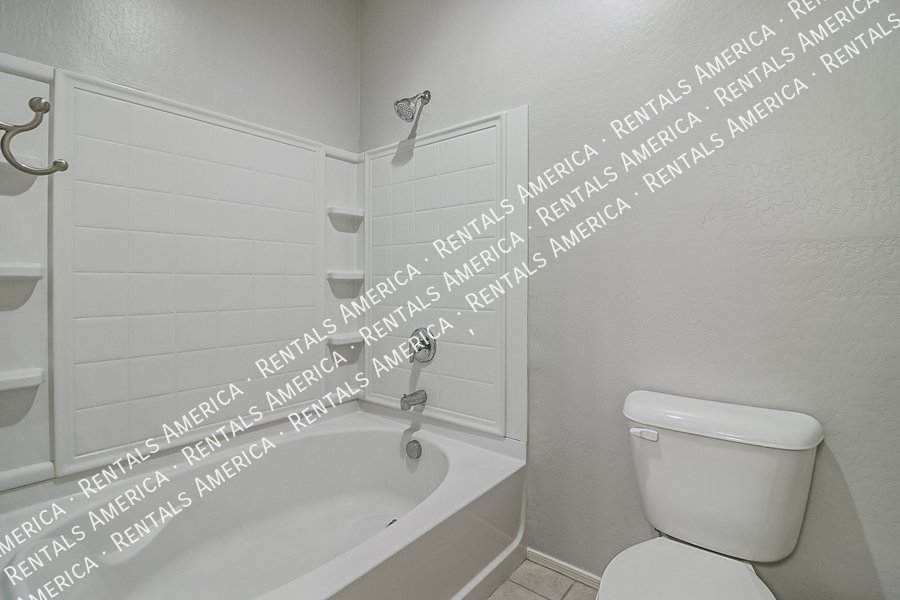 Beautiful 3 bedroom home in Sierra Montana Community! property image