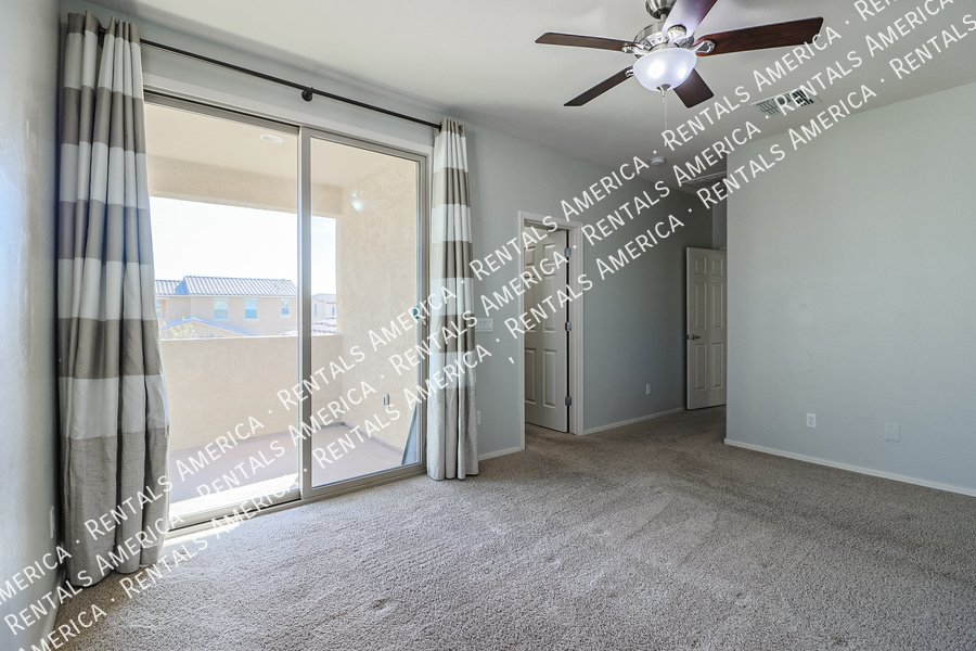 Beautiful 3 bedroom home in Sierra Montana Community! property image