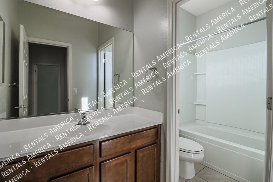 Beautiful 3 bedroom home in Sierra Montana Community! property image