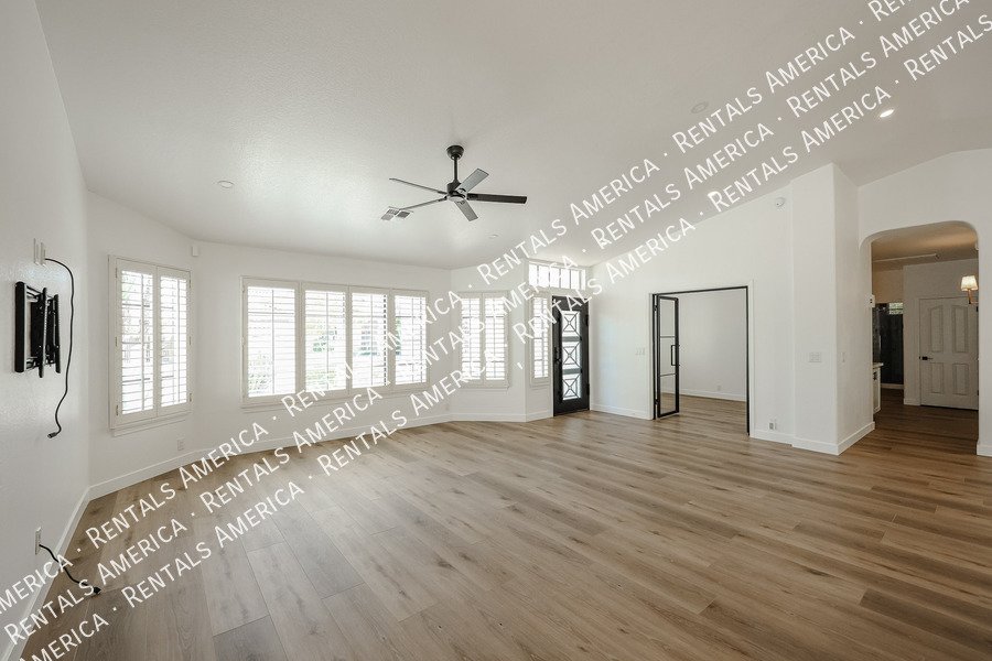 Beautifully Renovated 3-bed, 2-bath in Paradise Valley property image