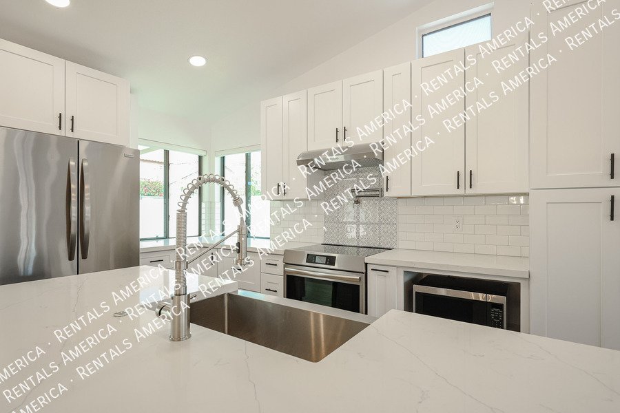 Beautifully Renovated 3-bed, 2-bath in Paradise Valley property image