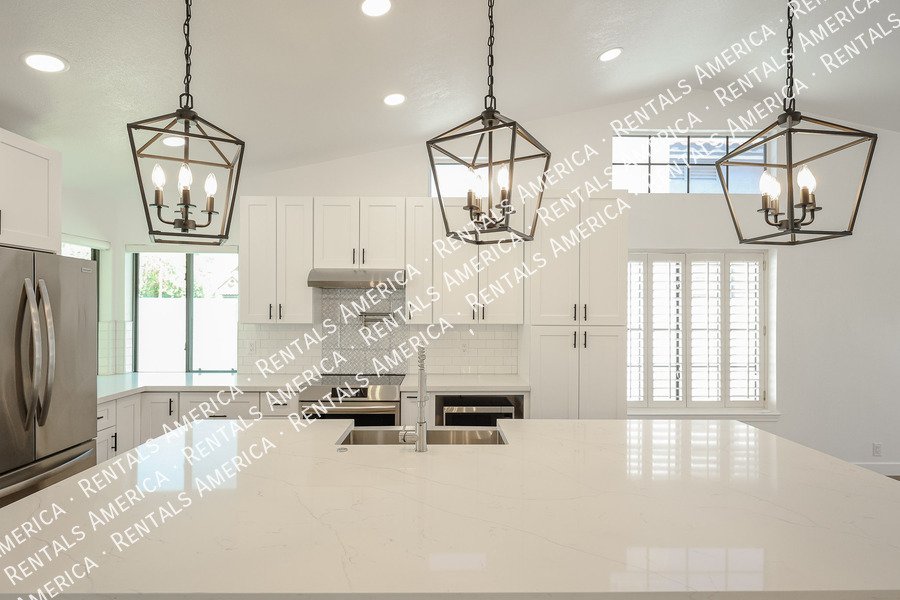 Beautifully Renovated 3-bed, 2-bath in Paradise Valley property image