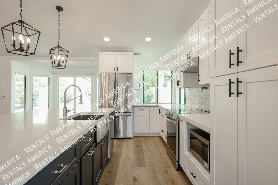 Beautifully Renovated 3-bed, 2-bath in Paradise Valley property image