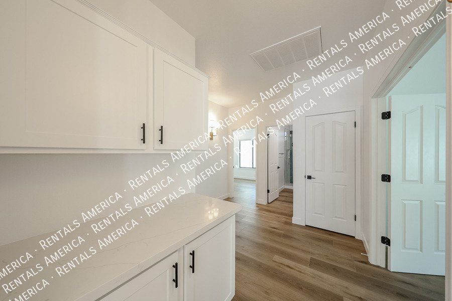 Beautifully Renovated 3-bed, 2-bath in Paradise Valley property image