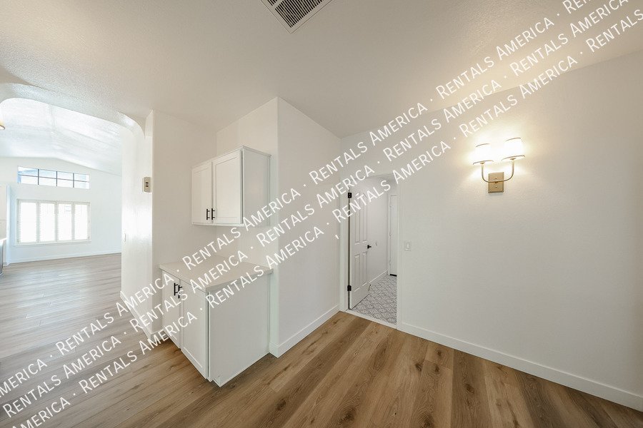 Beautifully Renovated 3-bed, 2-bath in Paradise Valley property image