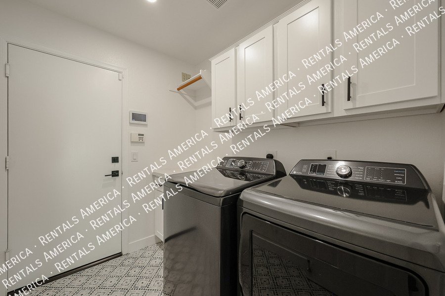 Beautifully Renovated 3-bed, 2-bath in Paradise Valley property image