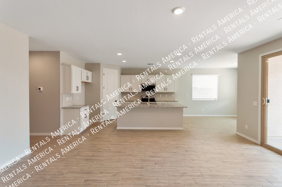 Move In Special! property image