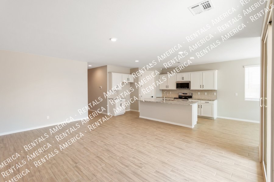 Move In Special! property image