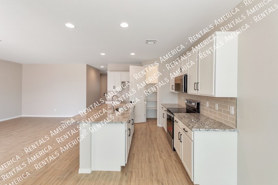 Move In Special! property image