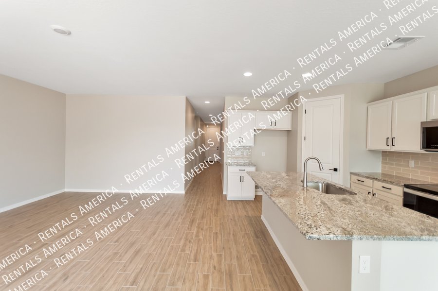 Move In Special! property image