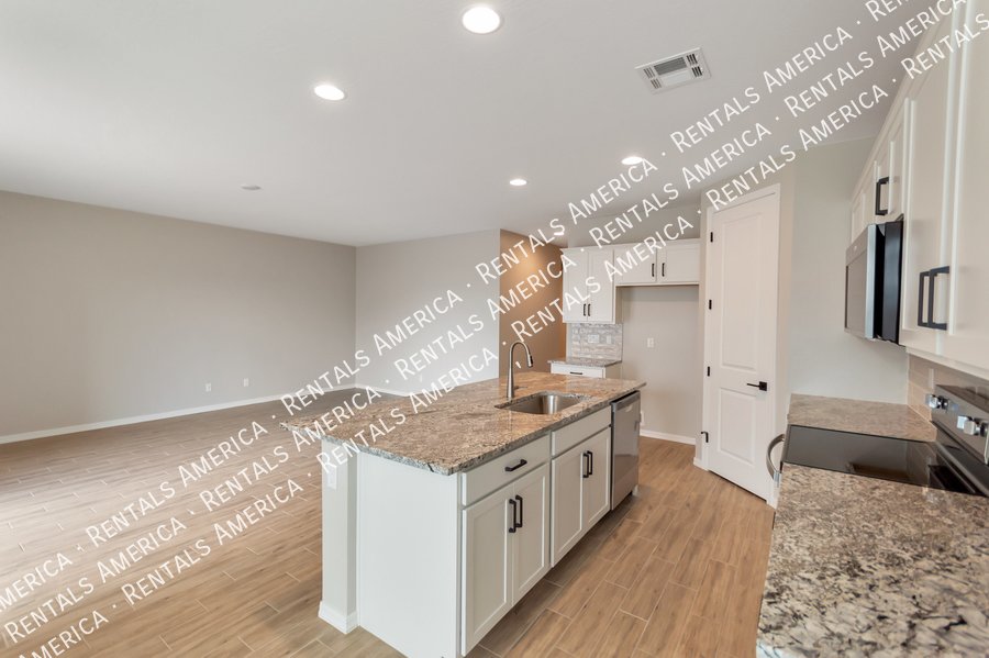 Move In Special! property image