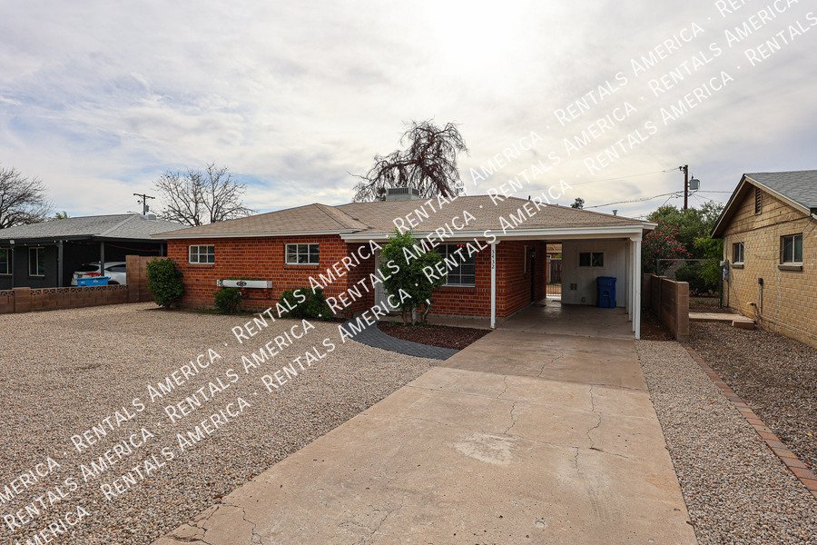 Hidden Gem! Beautiful Remodel in Amazing Central Phx Location! property image
