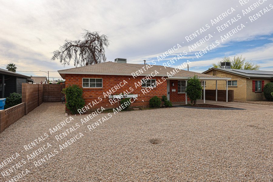 Hidden Gem! Beautiful Remodel in Amazing Central Phx Location! property image