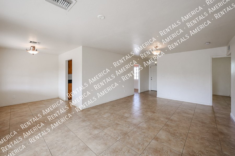 Hidden Gem! Beautiful Remodel in Amazing Central Phx Location! property image