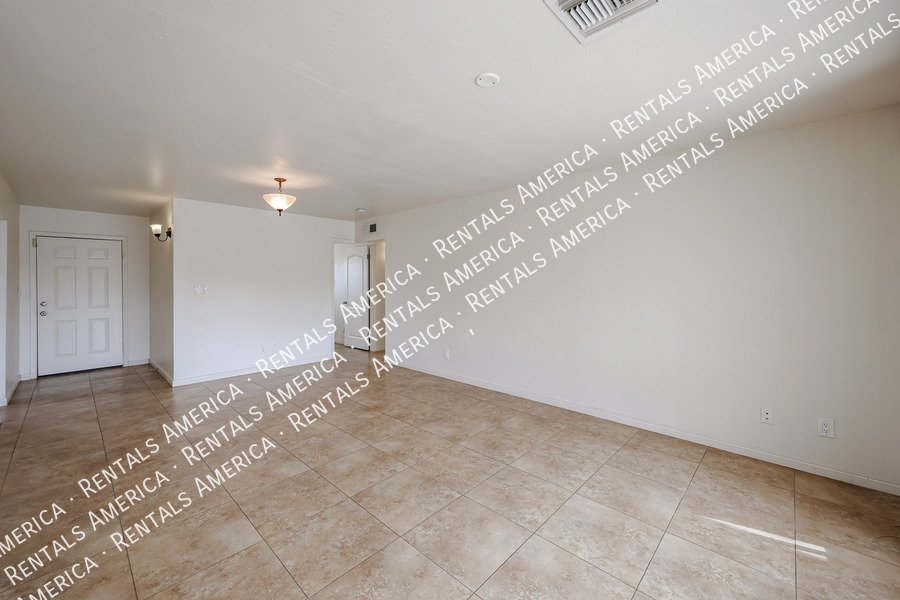 Hidden Gem! Beautiful Remodel in Amazing Central Phx Location! property image