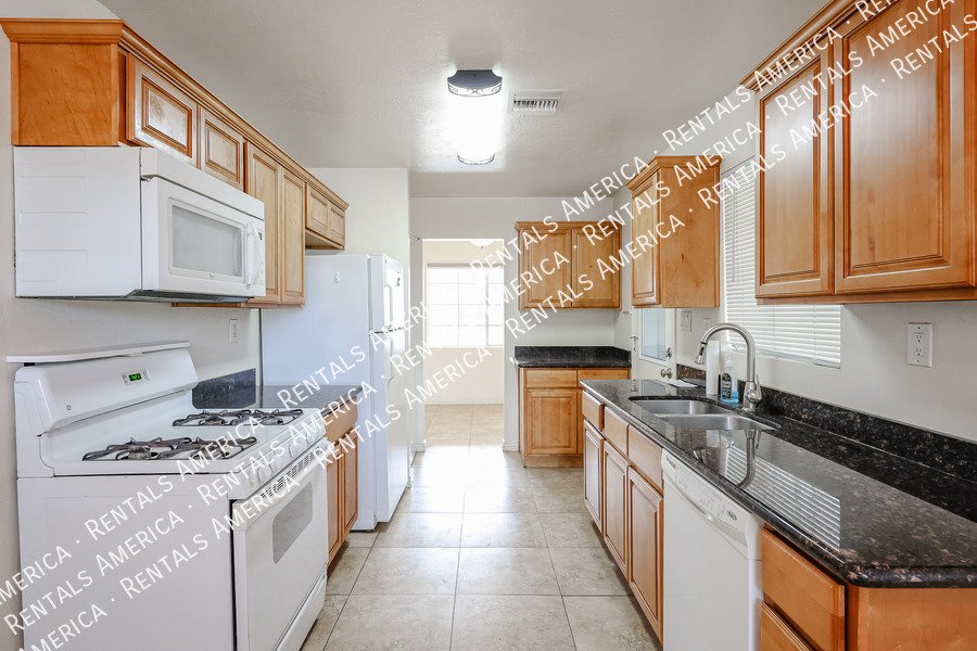 Hidden Gem! Beautiful Remodel in Amazing Central Phx Location! property image