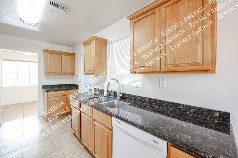 Hidden Gem! Beautiful Remodel in Amazing Central Phx Location! property image