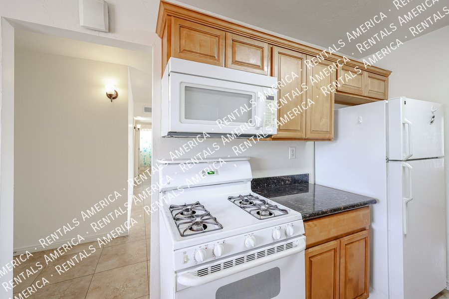 Hidden Gem! Beautiful Remodel in Amazing Central Phx Location! property image