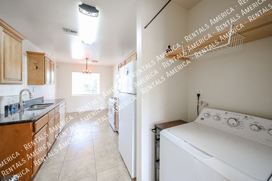 Hidden Gem! Beautiful Remodel in Amazing Central Phx Location! property image