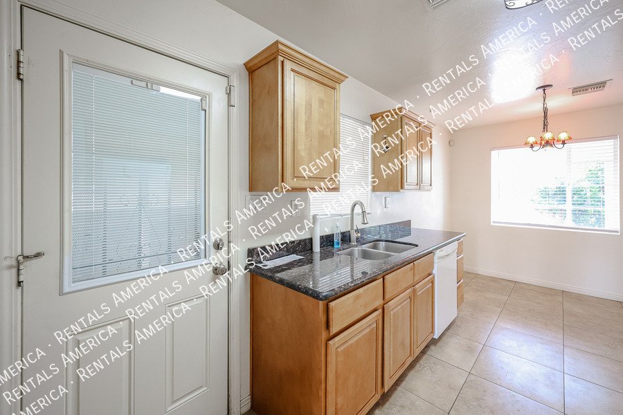 Hidden Gem! Beautiful Remodel in Amazing Central Phx Location! property image
