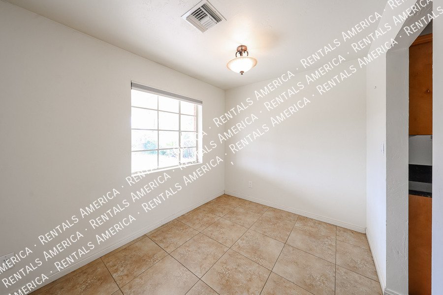 Hidden Gem! Beautiful Remodel in Amazing Central Phx Location! property image