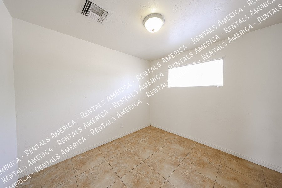 Hidden Gem! Beautiful Remodel in Amazing Central Phx Location! property image