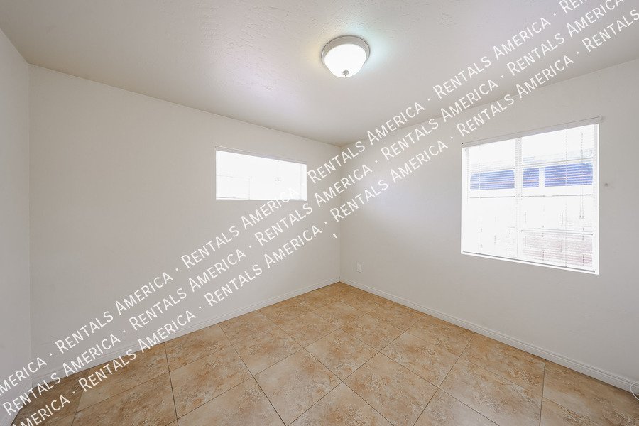Hidden Gem! Beautiful Remodel in Amazing Central Phx Location! property image