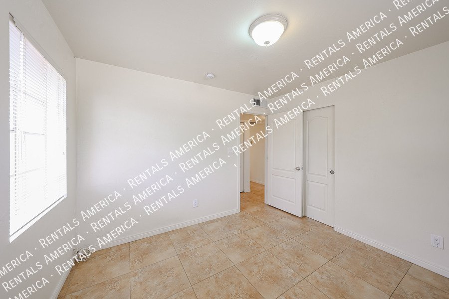 Hidden Gem! Beautiful Remodel in Amazing Central Phx Location! property image