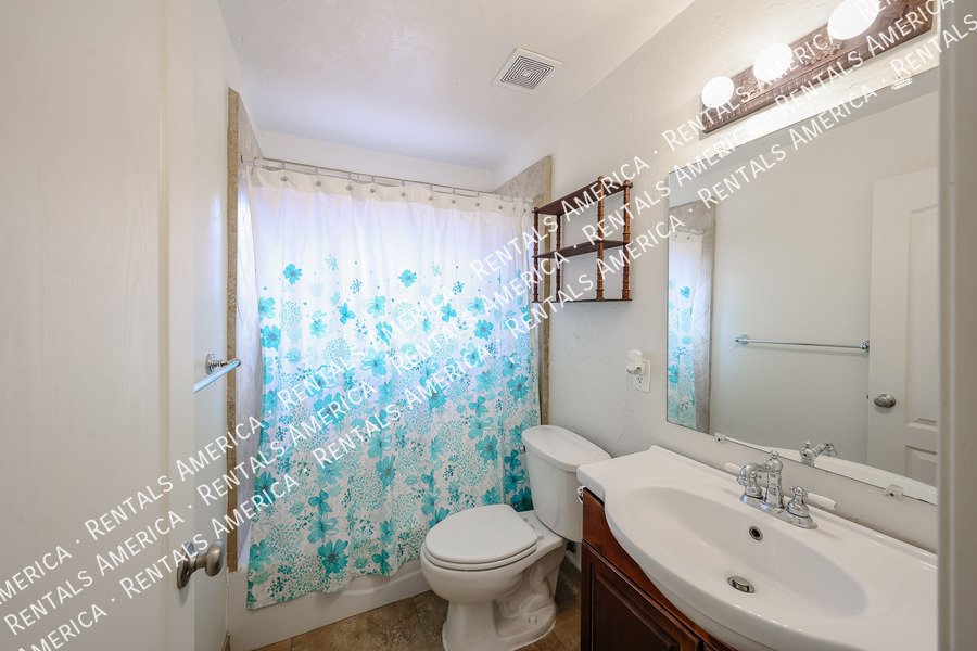 Hidden Gem! Beautiful Remodel in Amazing Central Phx Location! property image