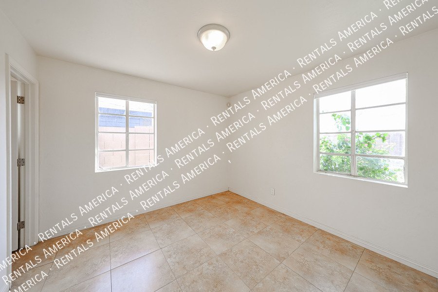 Hidden Gem! Beautiful Remodel in Amazing Central Phx Location! property image
