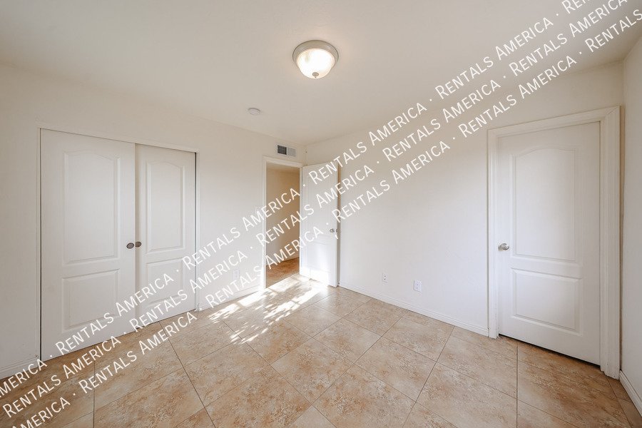 Hidden Gem! Beautiful Remodel in Amazing Central Phx Location! property image