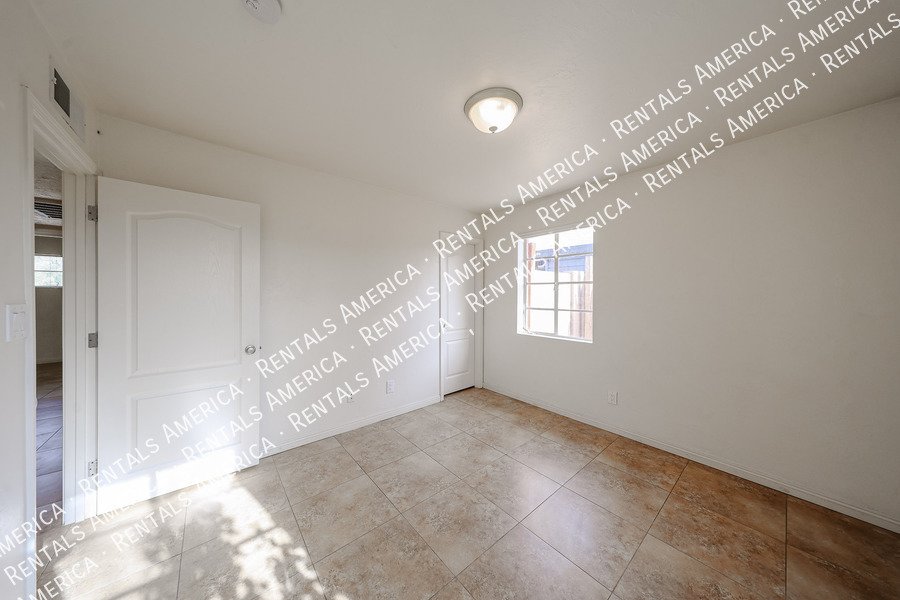 Hidden Gem! Beautiful Remodel in Amazing Central Phx Location! property image