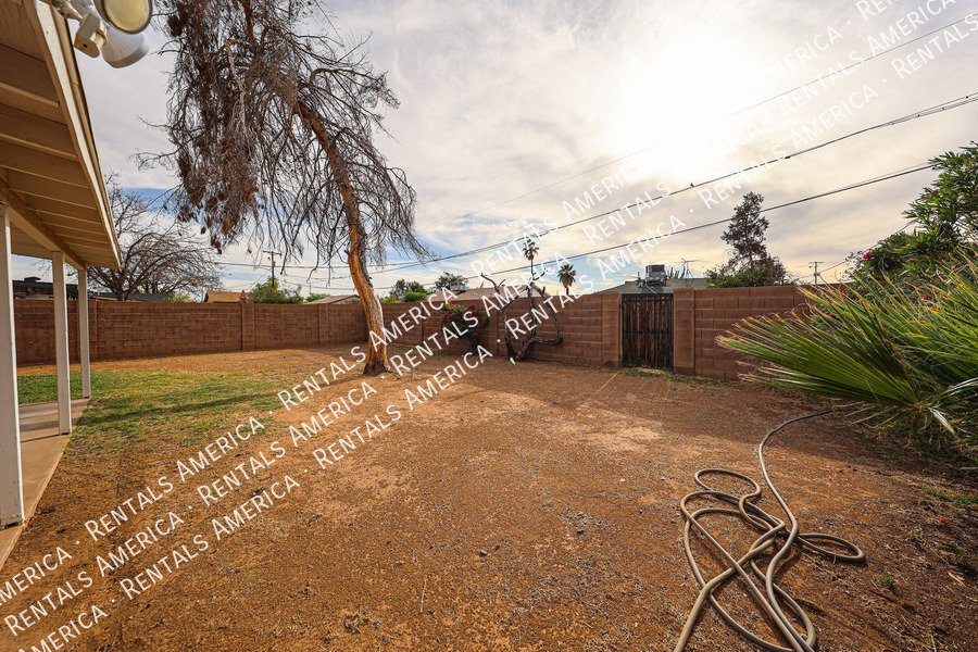 Hidden Gem! Beautiful Remodel in Amazing Central Phx Location! property image