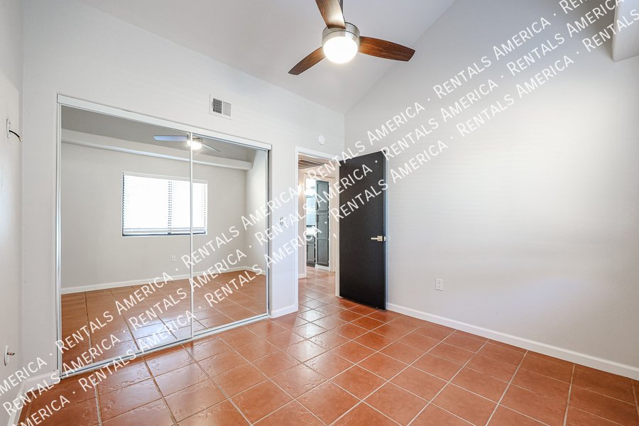 Charming 2 bdrm 2 bath with den in great Tempe Location! property image