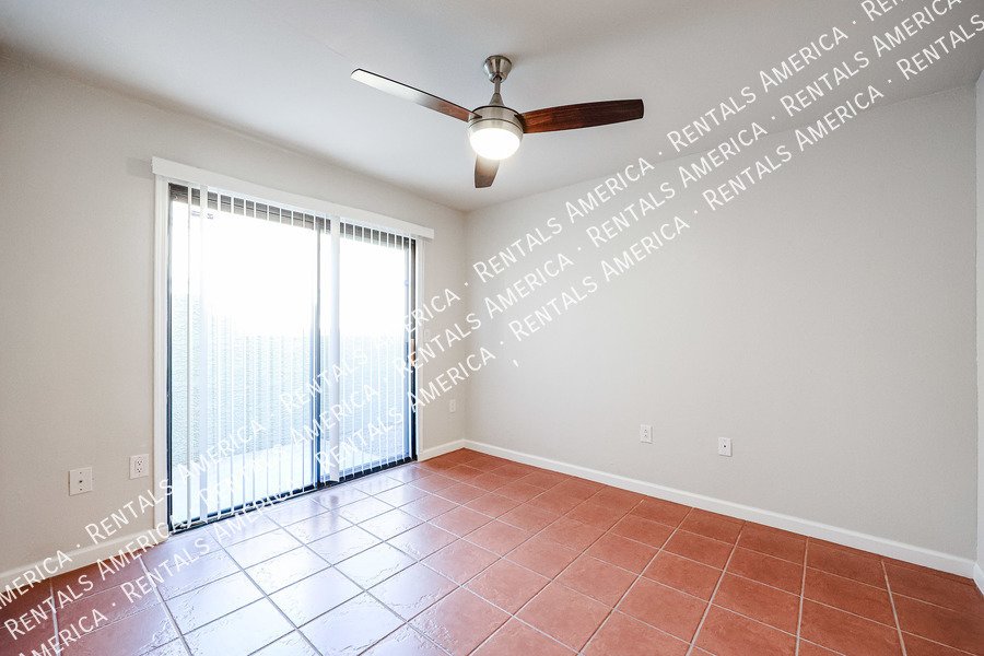 Charming 2 bdrm 2 bath with den in great Tempe Location! property image