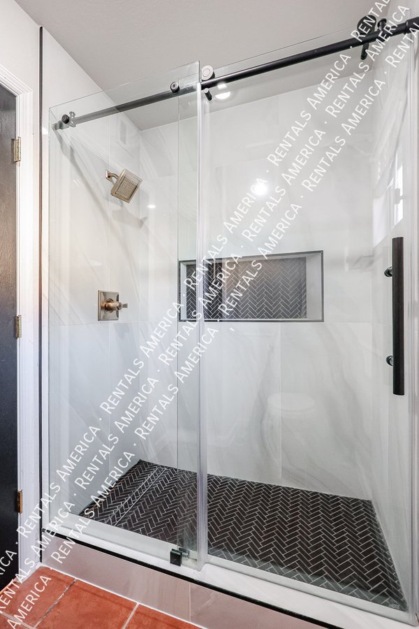 Charming 2 bdrm 2 bath with den in great Tempe Location! property image