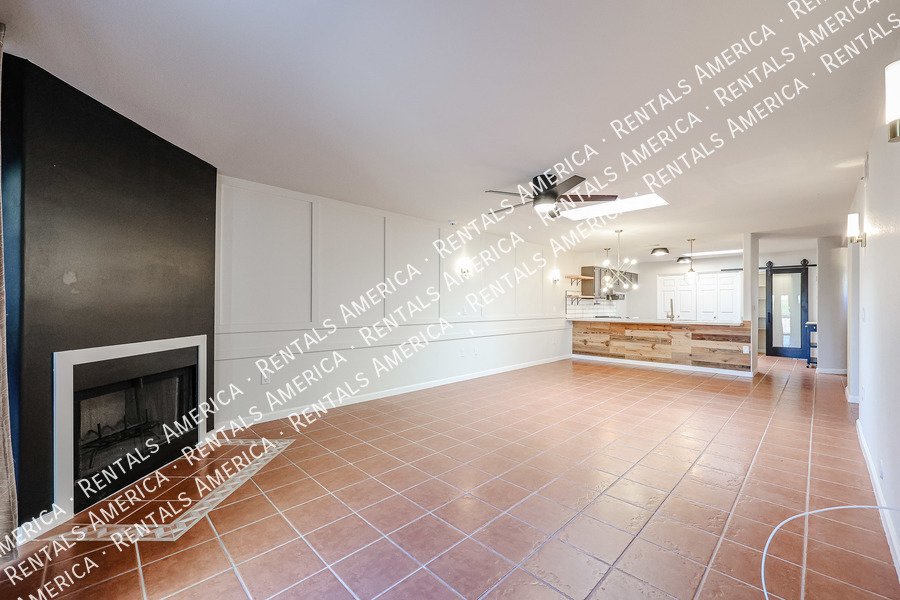 Charming 2 bdrm 2 bath with den in great Tempe Location! property image