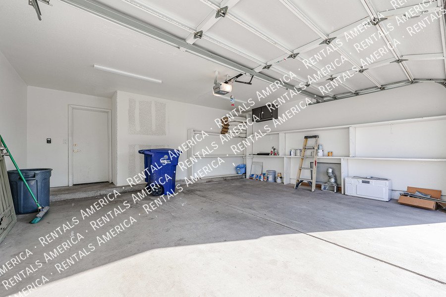 Charming 2 bdrm 2 bath with den in great Tempe Location! property image