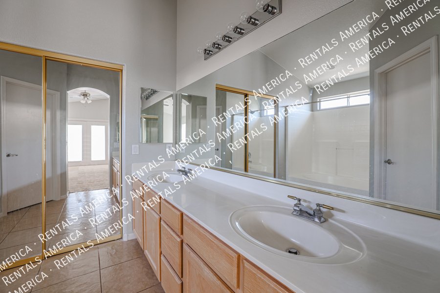 Minutes from Westgate Entertainment District! property image